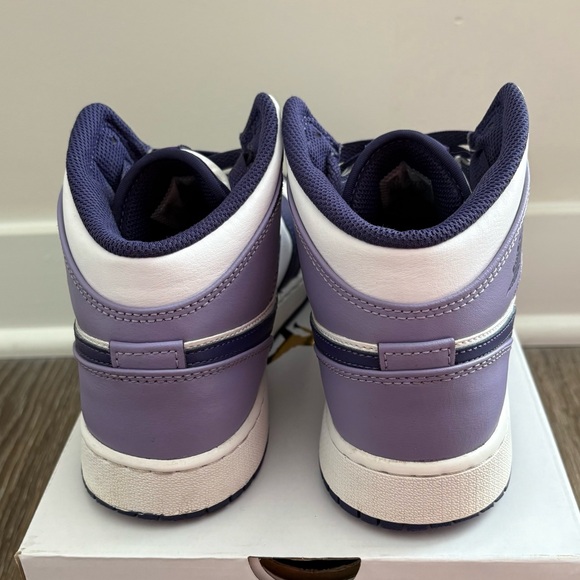 Air Jordan 1 Mid Shoes. Big kids size 7, Women’s size 8.5 - Picture 3 of 6